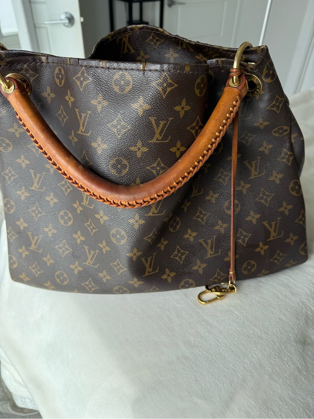 Louis Vuitton Monogram Canvas Shoulder Hobo with Gold Hardware - Picture 3 of 6